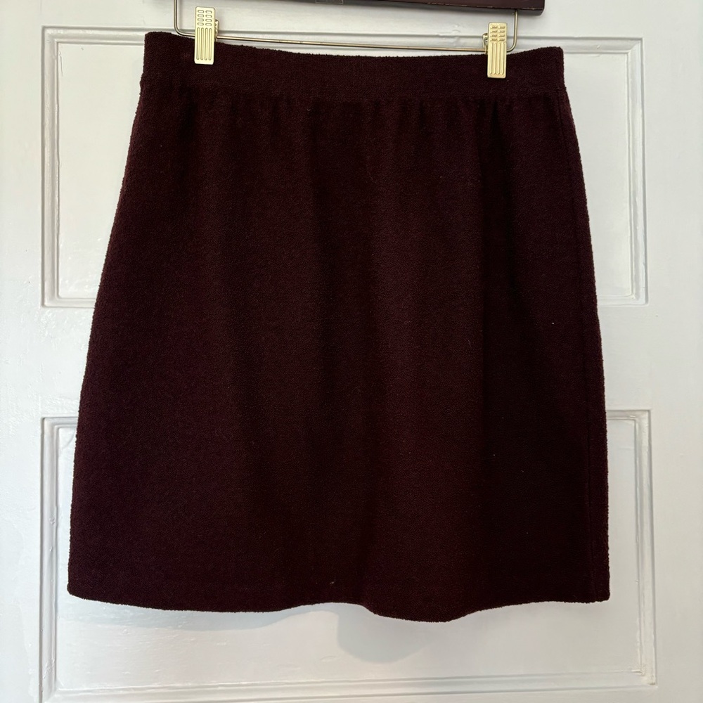 St. John mini skirt size 10 maroon